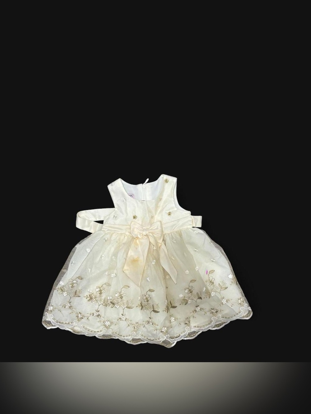 ✨White & cream baby dress with gold floral embroidery, size 18 months✨